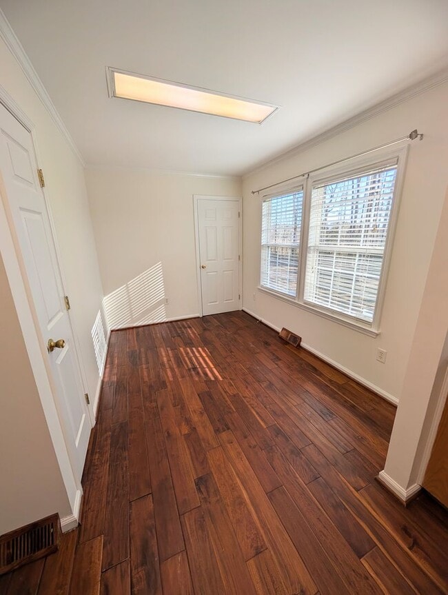 Building Photo - 5281 Barham Rd