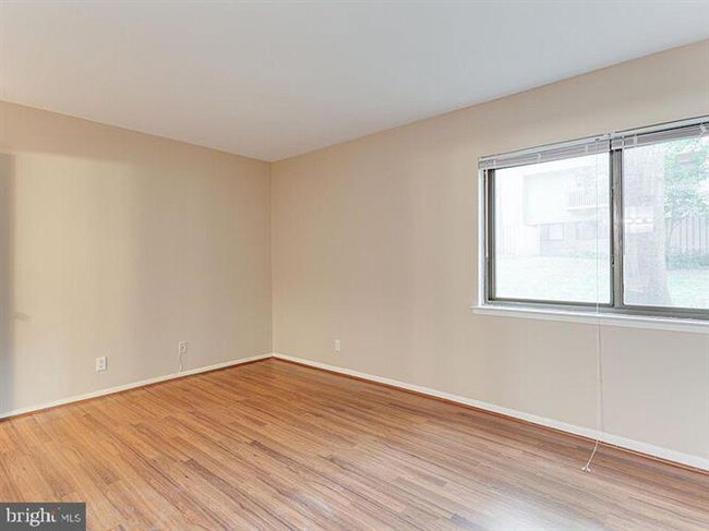 Building Photo - 2621 Glengyle Dr