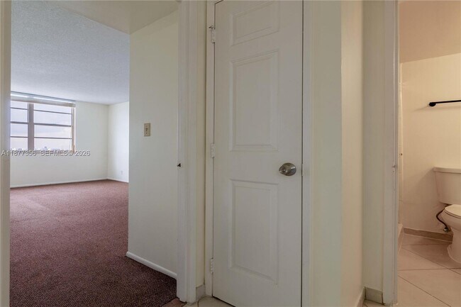 Building Photo - 6770 Indian Creek Dr