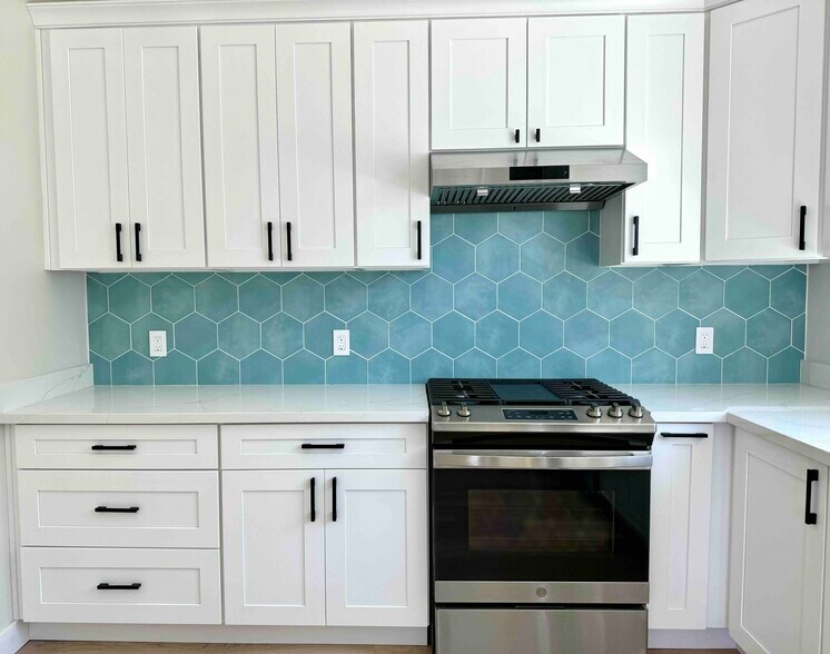 Building Photo - 7780 Inverness Dr