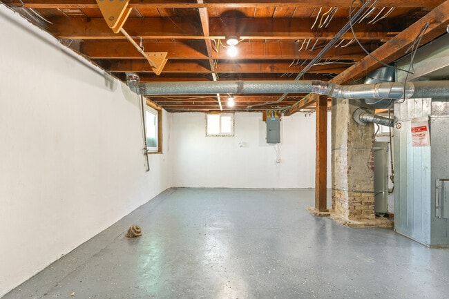 Building Photo - 9648 N Central St