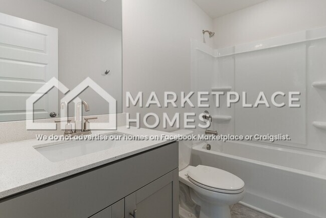 Building Photo - 882 Nightingale Ave