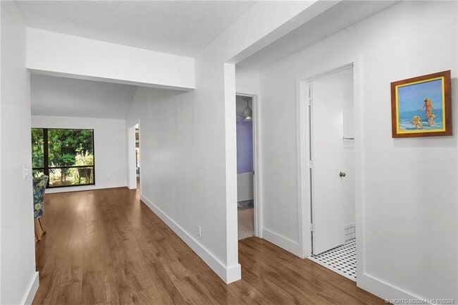 Building Photo - 2225 SW Creekside Dr