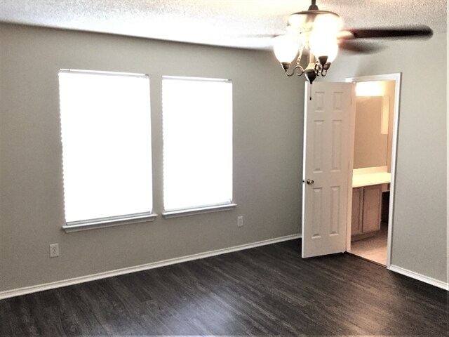 Building Photo - 1006 Bradford Ln