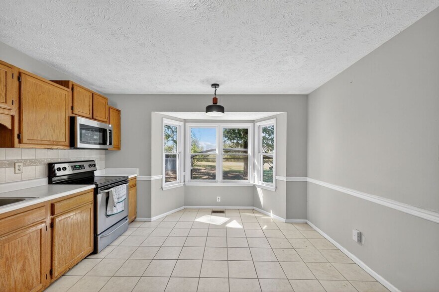 Building Photo - 1040 Rim Rd
