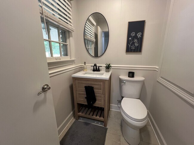 Building Photo - 2202 Idlewood Dr