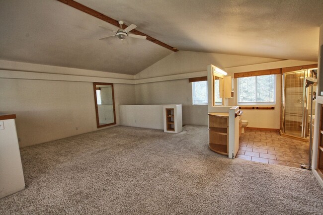 Building Photo - 3 bed 2 bath mountain rental