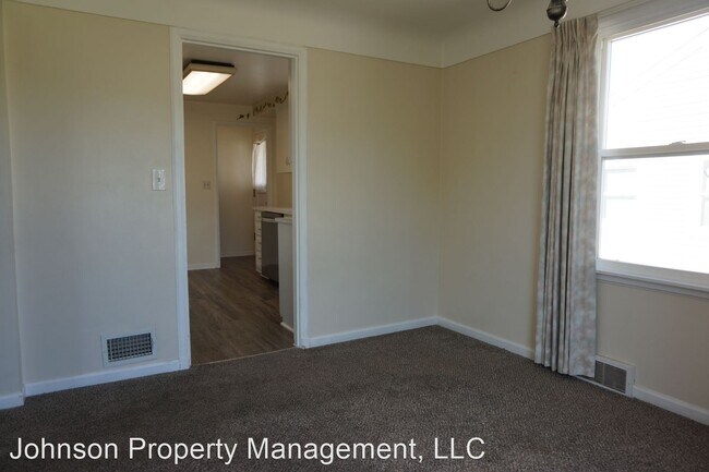 Building Photo - 3 br, 2 bath House - 2427 W. Rockwell Ave.