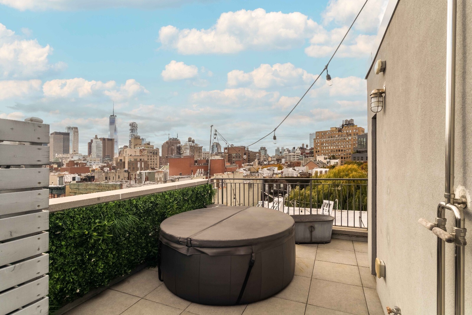 Building Photo - 242 Elizabeth St