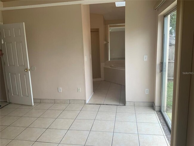 Building Photo - 1705 Chatham Cir