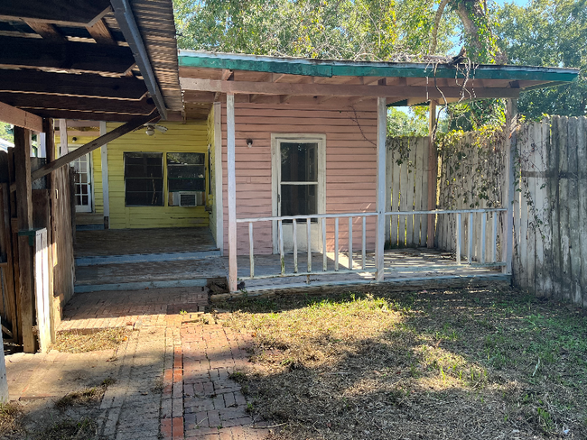 Building Photo - 816 Iberia St