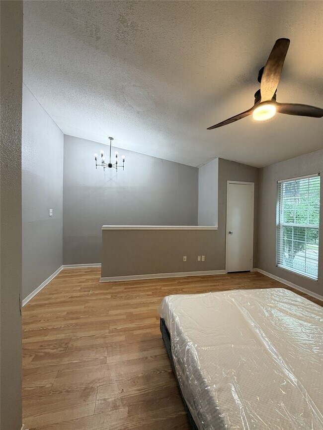 Building Photo - 9550 Deering Dr