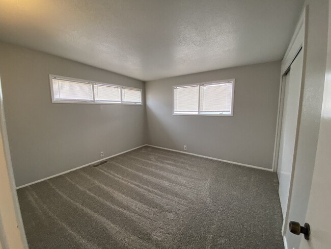Building Photo - Updated 4 Bedroom, 1.5 Bath!