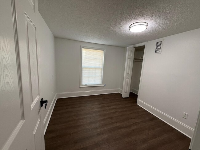 Building Photo - 17 Timberwood Ct