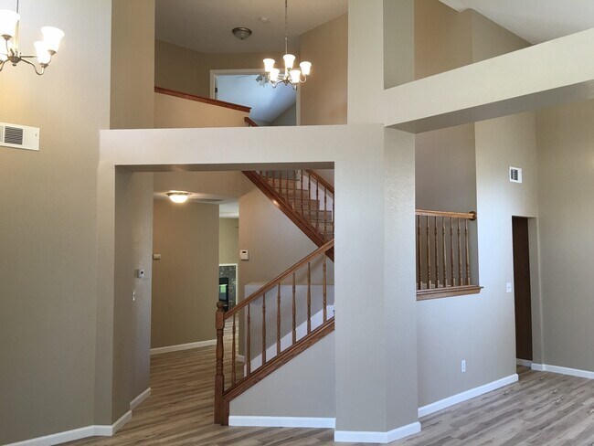 Building Photo - Large two story near the mall!