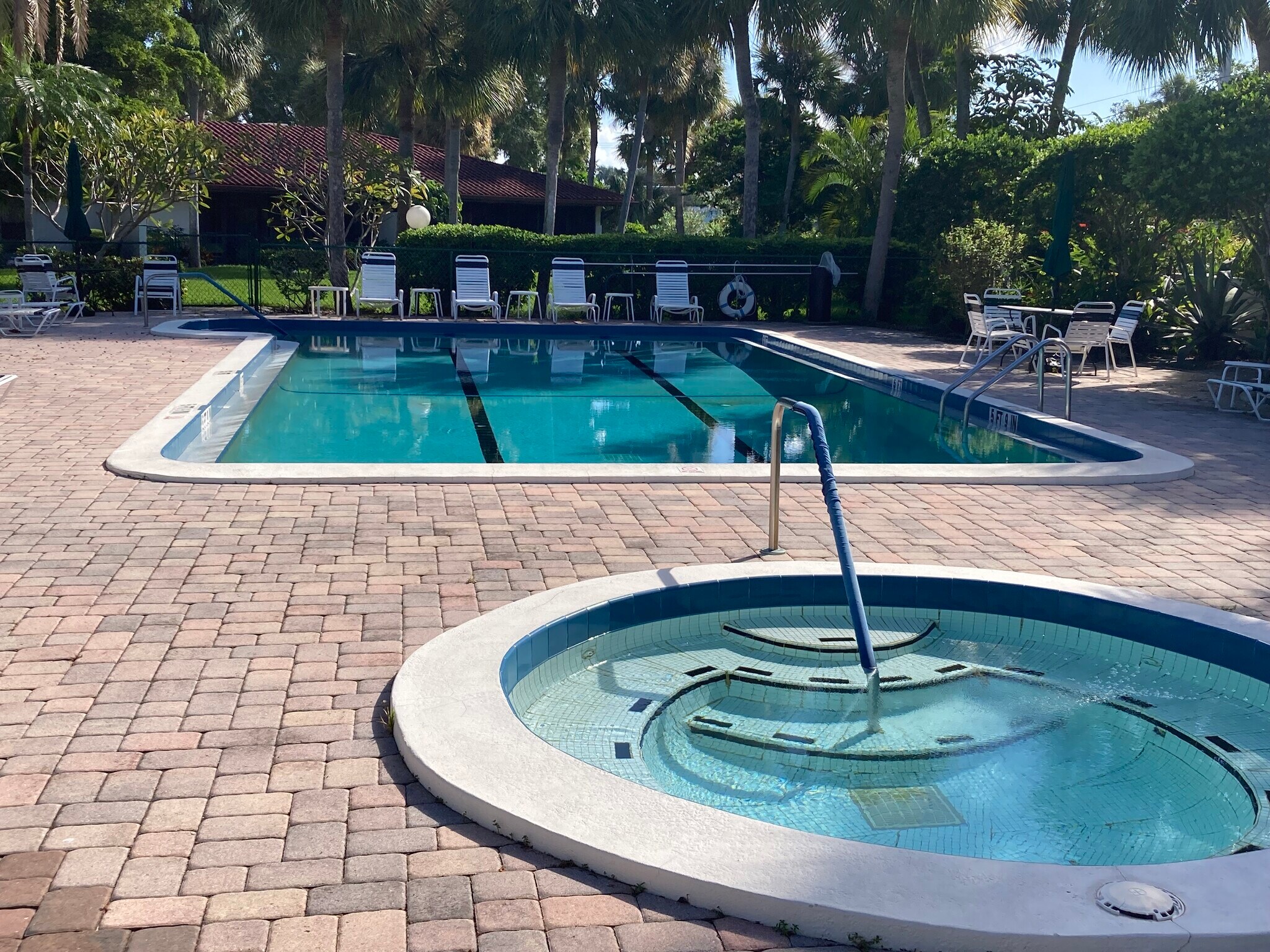 Pool and jacuzzi - 3500 El Conquistador Pky