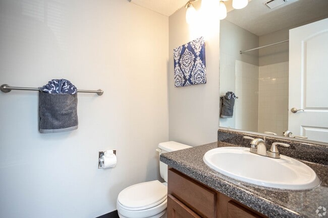 Building Photo - Available now! 2 bed 2 bath with wood burning fireplace in Dublin City Schools!