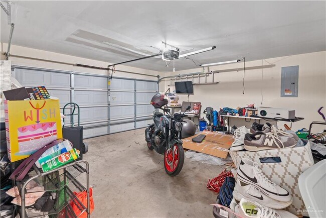 Building Photo - 23 Violet Ave