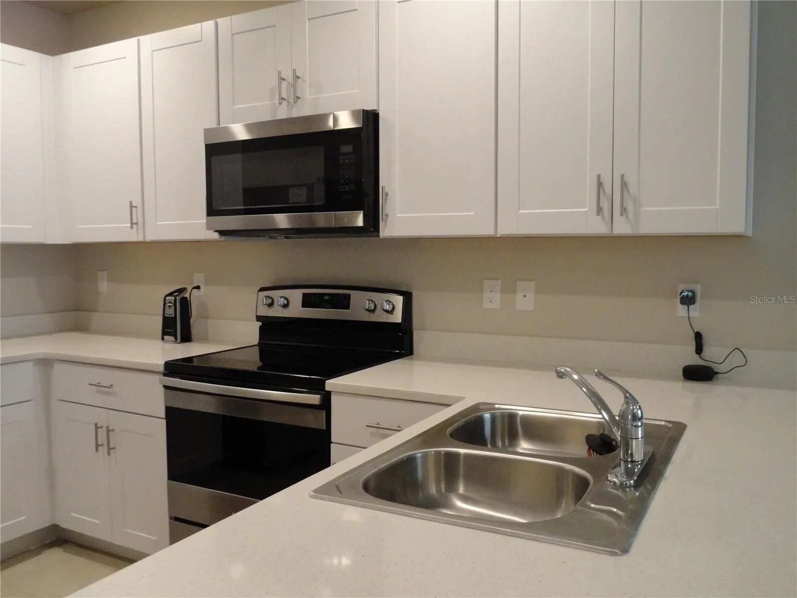 Building Photo - 25152 E Lenox Cir