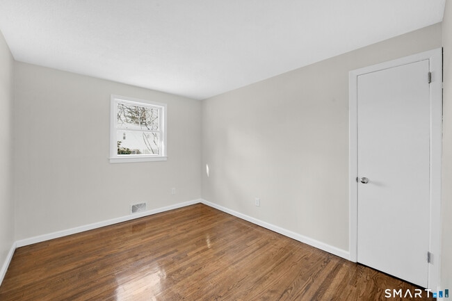 Building Photo - 23 Bancroft Rd