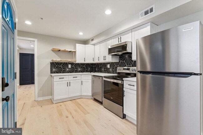 Building Photo - 431 S 62nd St