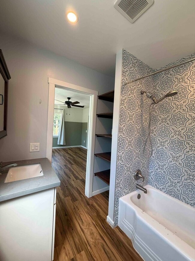 Building Photo - West Sac 2 Bed With River Access