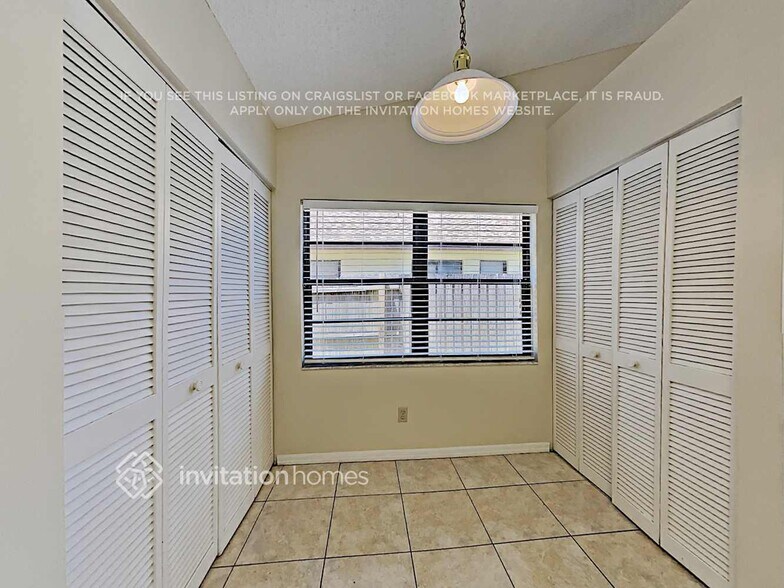 Building Photo - 5473 Friarsway Dr