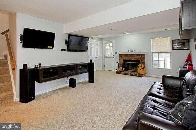 Building Photo - 6337 Littlefield Ct
