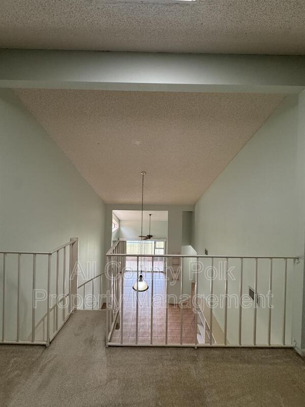 Building Photo - 542 Lake Carolyn Cir
