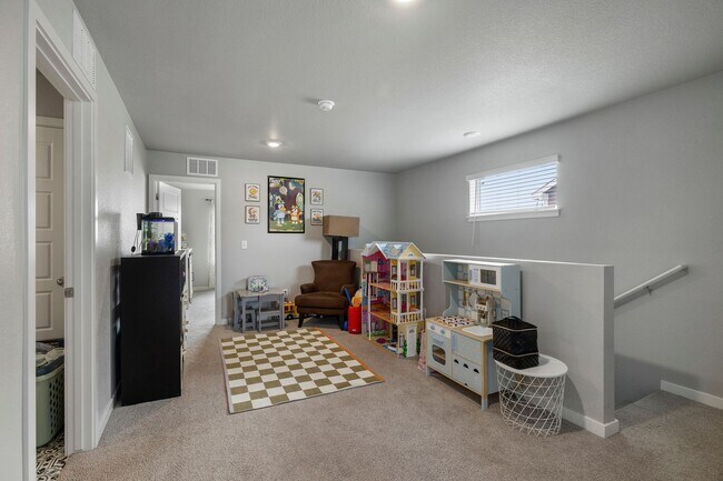 Building Photo - Beautiful 3-Bedroom Townhome with Park Views- Available July 25th!