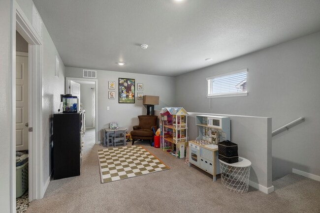 Building Photo - Beautiful 3-Bedroom Townhome with Park Views
