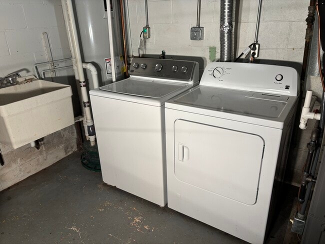 Building Photo - 3845 Round Bottom Rd