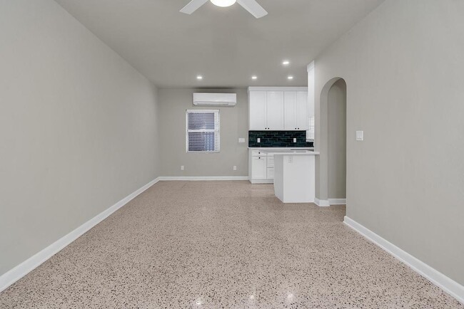 Building Photo - 17 Ocean Breeze