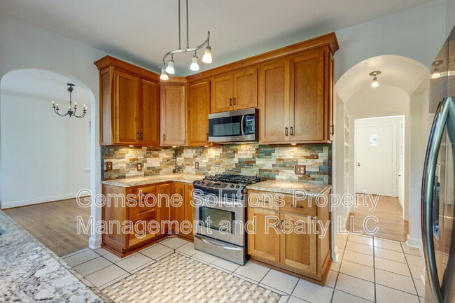 Building Photo - 502 32nd Ave S