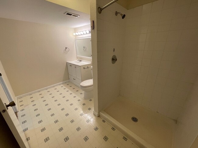 Building Photo - 3 Bedroom Home in South Anchorage!