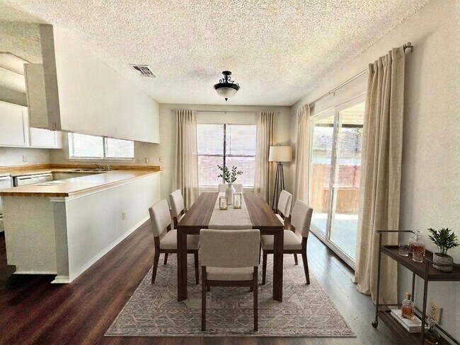 Building Photo - *MOVE IN SPECIAL* Charming 3BR Home Near Randolph AFB with Fireplace & Covered Patio!