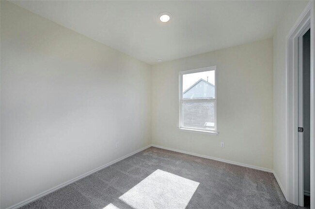 Building Photo - 221 Cherry Vine Dr