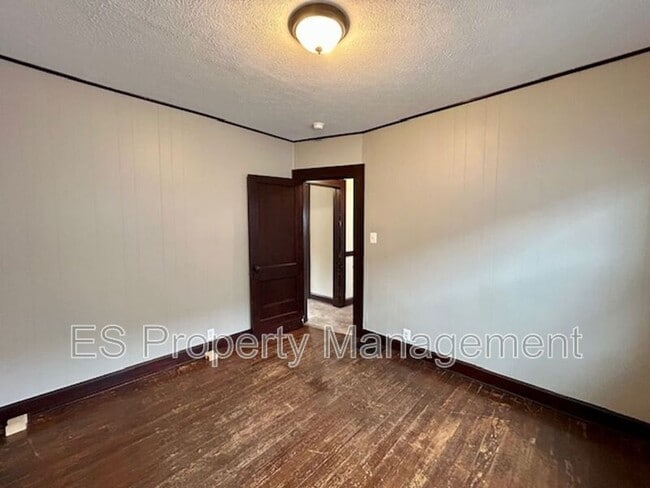 Building Photo - 1840 W Maryland St