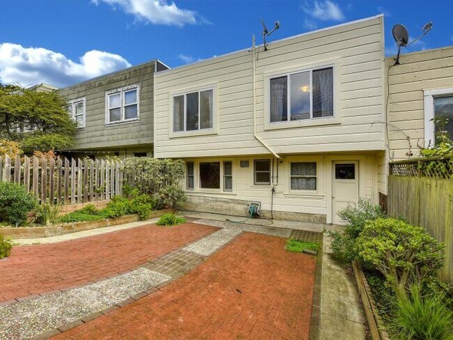 Building Photo - 3 bedroom in San Francisco CA 94118