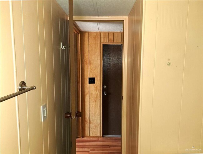 Building Photo - 402 Cory Dr