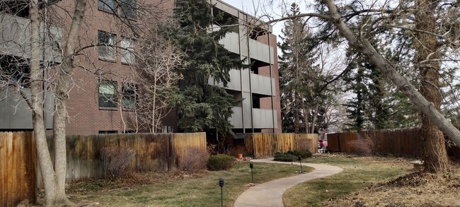 Building Photo - 1 Bed 1 Bath Condo in Central Boulder- Ava...