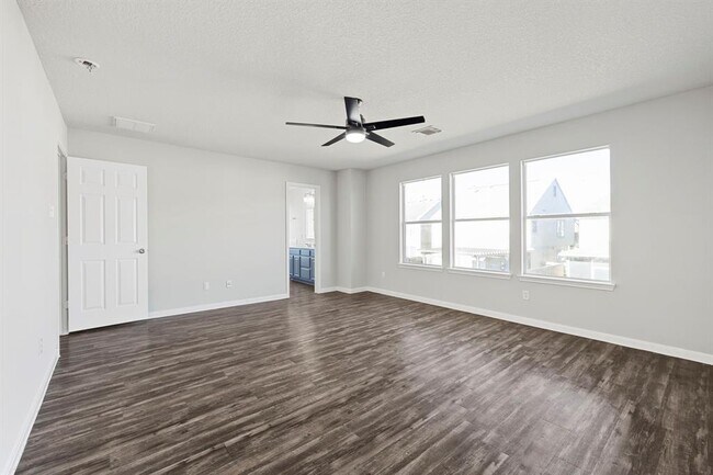 Building Photo - 26122 Parkman Grove Dr