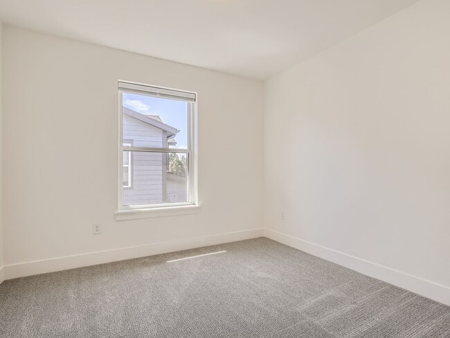 Building Photo - Spacious 4BR Home w/ Bonus Room in Cherry Creek School District!