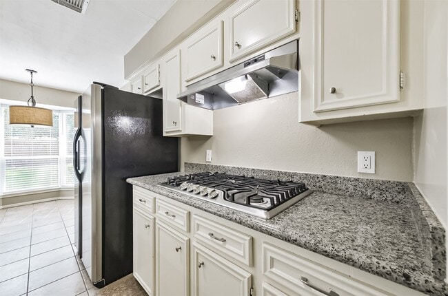 Building Photo - 5347 Lincoln Green Dr