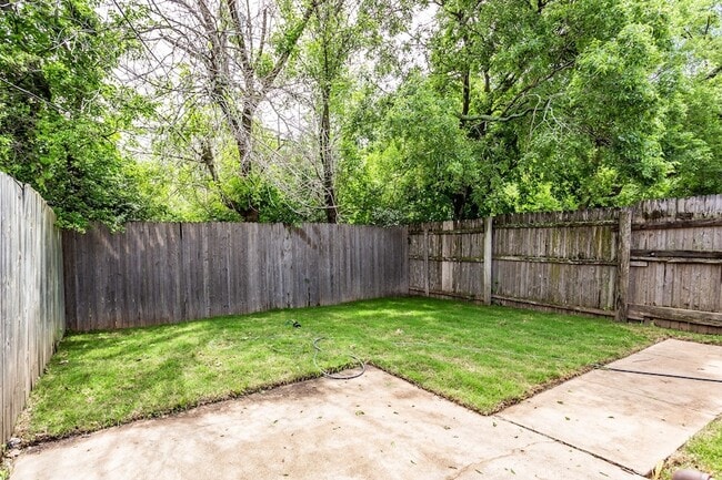 Building Photo - 1242 Misty Ln