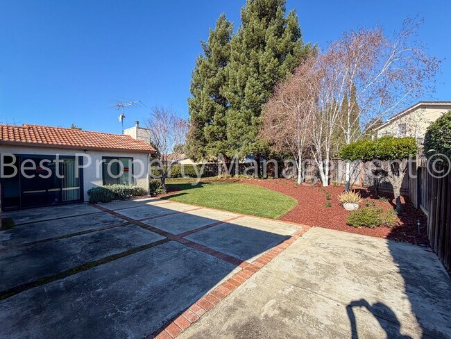 Building Photo - Great Shape Single Family Home near Fremont Bart Station