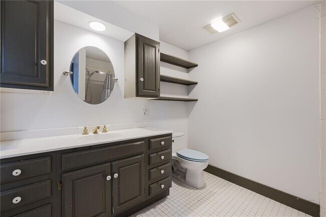 Building Photo - 73 Thames St