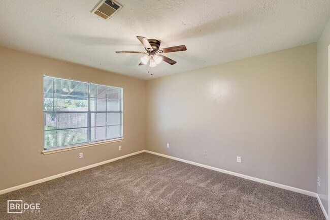 Building Photo - 1611 Hazelwood St