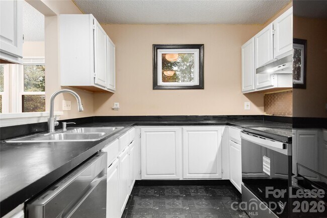 Building Photo - 9205 Ravenwing Dr