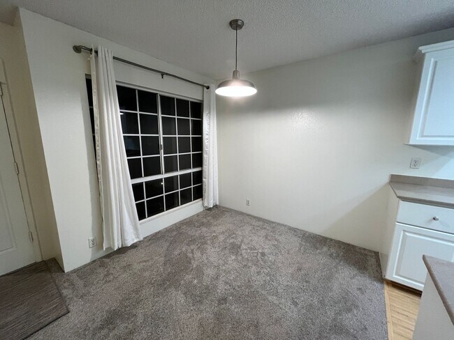 Building Photo - Royal Palm (Waipio) - Upstairs 2 bedrooms,...